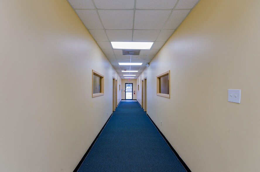 More Photos Of 102 E Walker St, League City Office For Lease