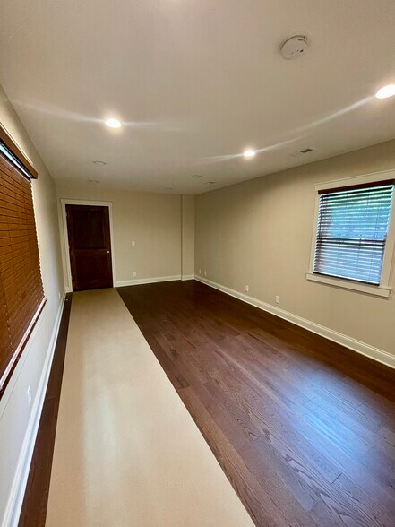 More Photos Of 10610 N Park Ave, Indianapolis Office For Lease