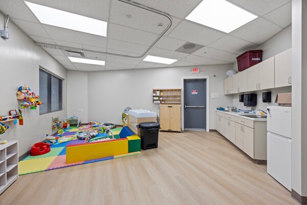 More Photos Of 4520 Military Rd, Niagara Falls Office For Sale