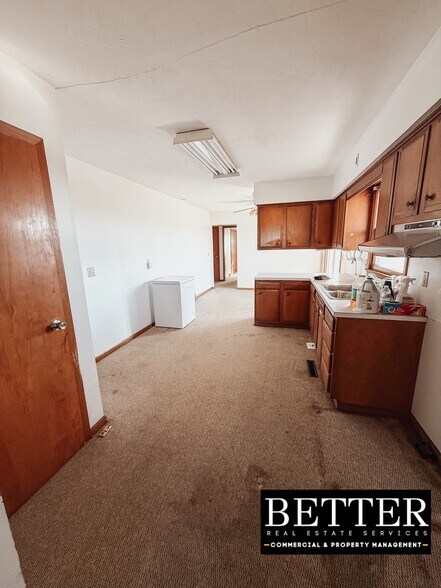 More Photos Of 3120 S Lincoln Ave, York Showroom For Sale