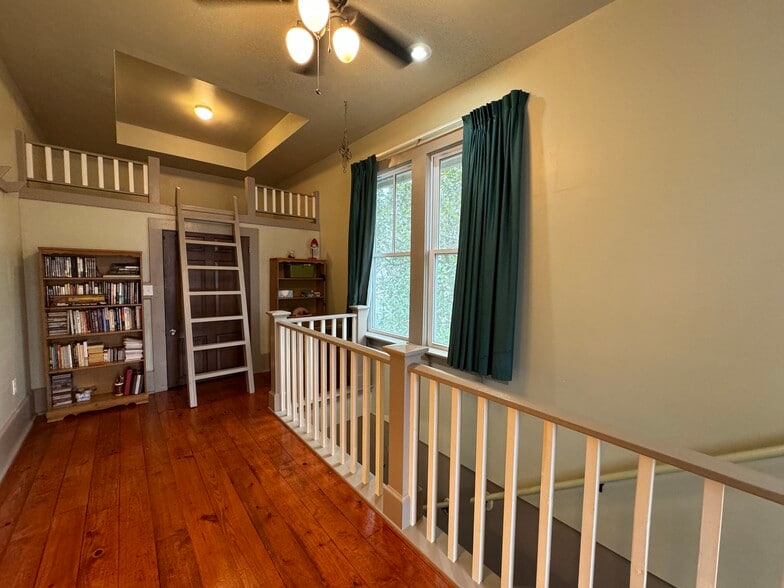 More Photos Of 224 W Chickasaw St, Tahlequah Hospitality For Sale