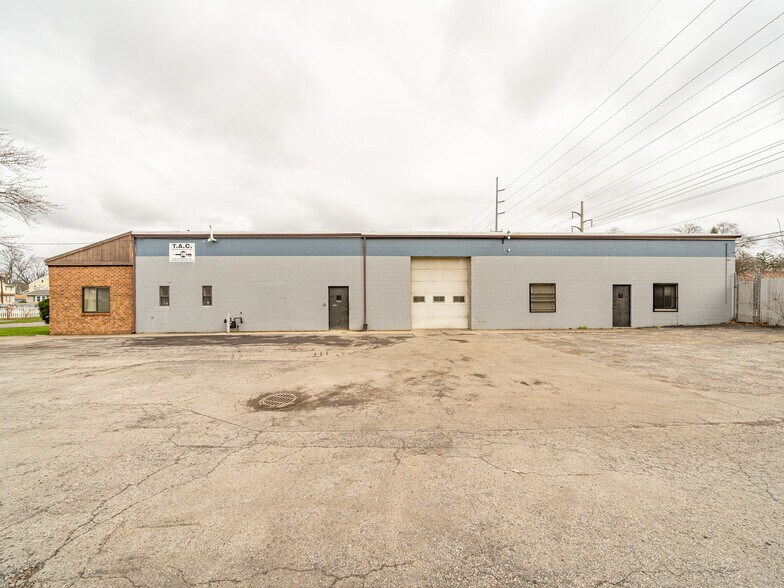 More Photos Of 170 Bennington Dr, Rochester Manufacturing For Lease