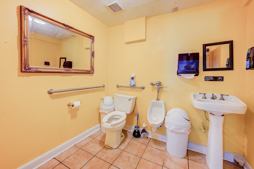 More Photos Of 412 S 8th St, South Houston Flex For Sale