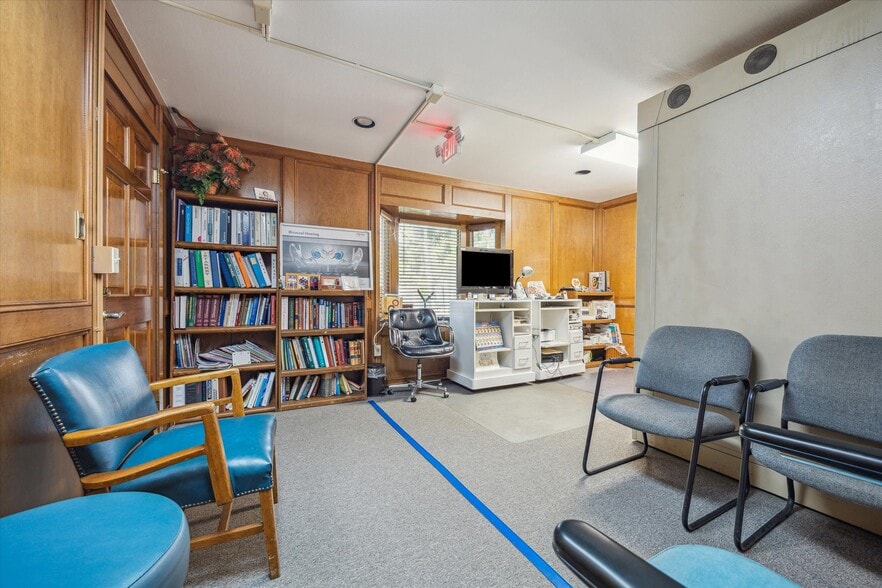 More Photos Of 5135 Edloe St, Houston Office Residential For Sale