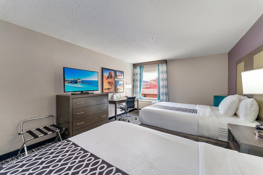 More Photos Of 465 S 100 E, Kanab Hospitality For Sale