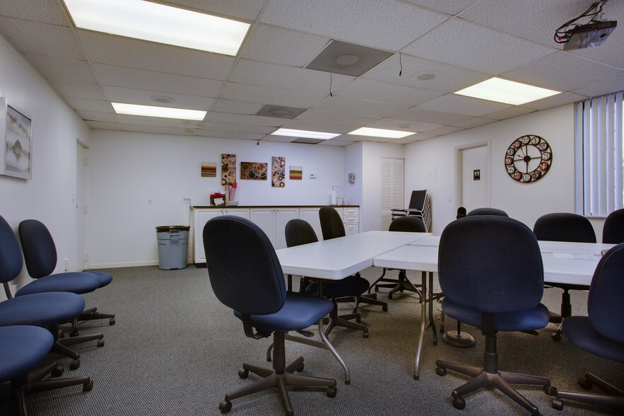 More Photos Of 2843 Pembroke Rd, Hollywood Office For Lease