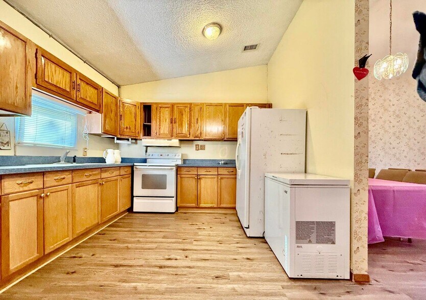 More Photos Of 101 Sesame St, Palatka Specialty For Sale