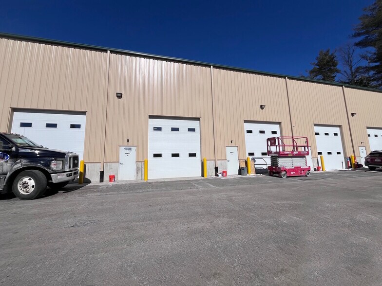 More Photos Of 106 Ledge Rd, Seabrook Warehouse For Lease