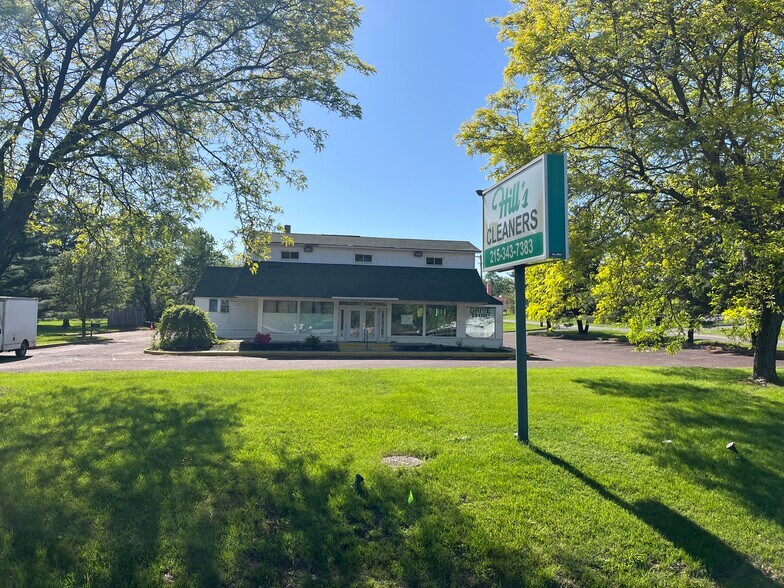 More Photos Of 880 Easton Rd, Warrington Freestanding For Sale