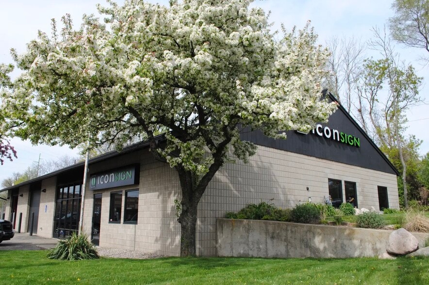 Primary Photo Of 3 Leonard St NE, Grand Rapids Light Manufacturing For Sale