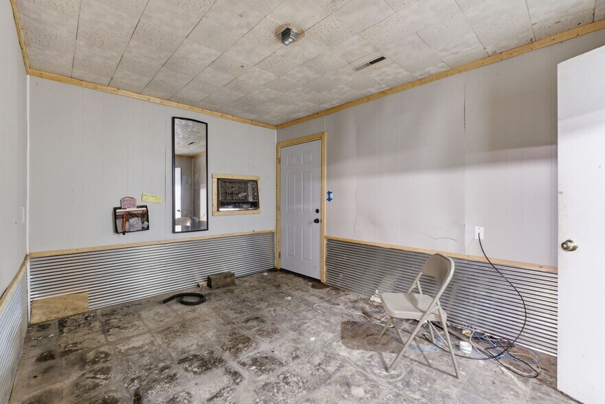 More Photos Of 1525 E Florida St, Springfield Auto Repair For Sale