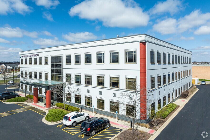 More Photos Of 900 Rand Rd, Des Plaines Medical For Lease