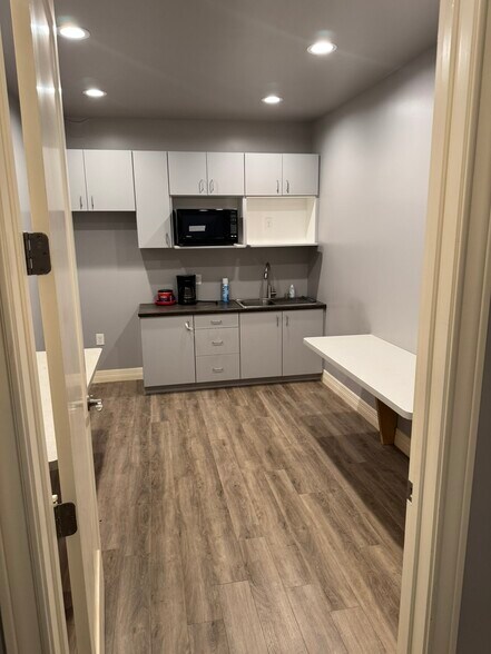 More Photos Of 10411 Kansack Ln, Houston Warehouse For Lease