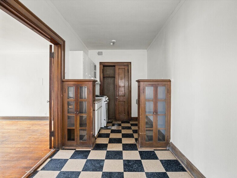 More Photos Of 204 S 6th St, Rockford Apartments For Sale