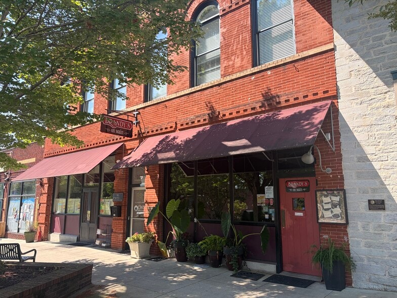 More Photos Of 111 S Main St, Hendersonville General Retail For Lease