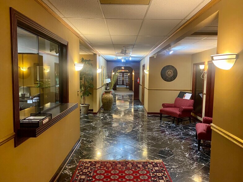 More Photos Of 411 W Lake Lansing Rd, East Lansing Unknown For Lease