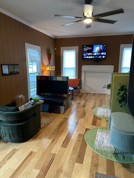 More Photos Of 306 N Main St, Clover Freestanding For Sale