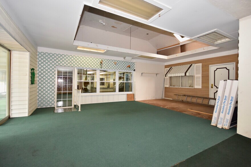 More Photos Of 2567 Cranberry Hwy, Wareham General Retail For Sale