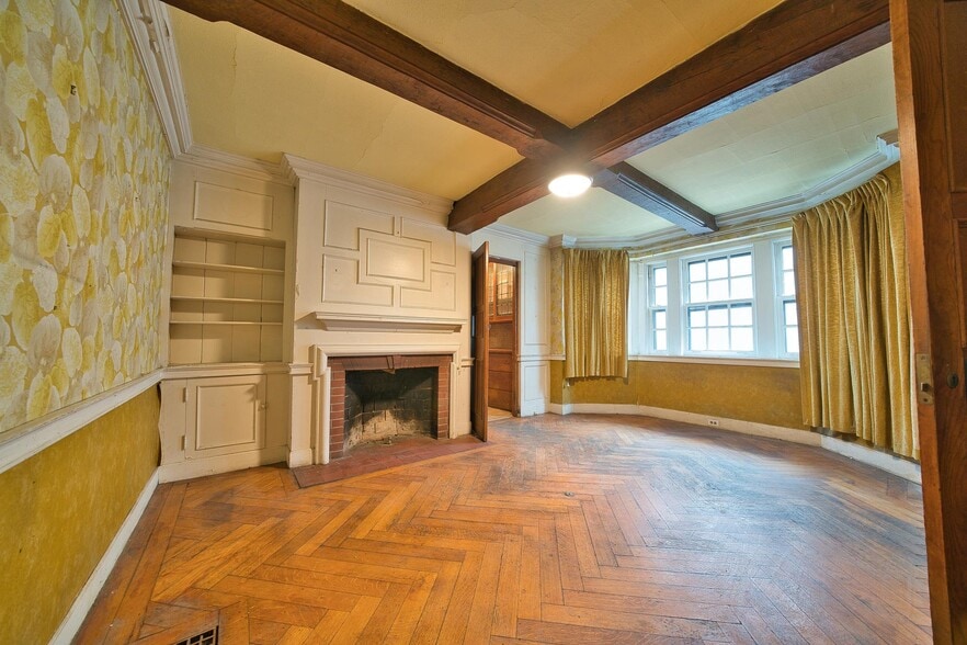 More Photos Of 1989 W Grand Blvd, Detroit Office Residential For Sale