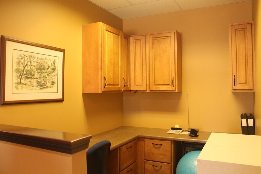More Photos Of 1401 Financial Park, Carbondale Office For Sale