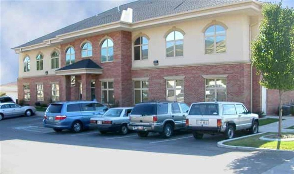 More Photos Of 25 S Main St, Centerville Office For Lease