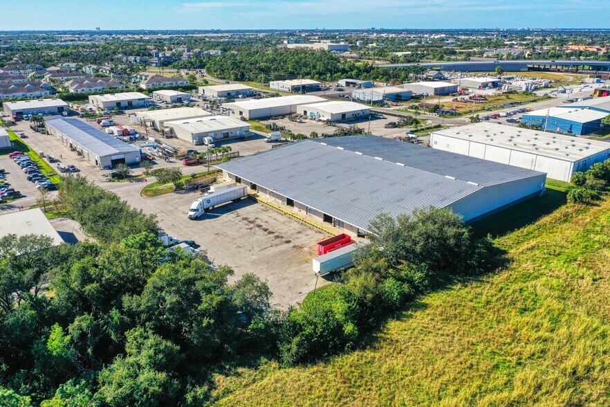 More Photos Of 3991 Sivan Rd, Fort Myers Distribution For Lease
