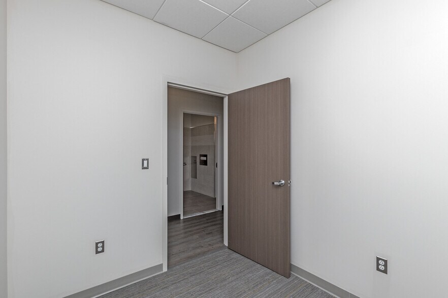 More Photos Of 24430 Stone Springs Blvd, Dulles Town Center Medical For Lease