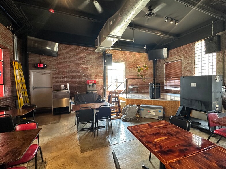 More Photos Of 105 S 3rd St, Rogers Restaurant For Lease