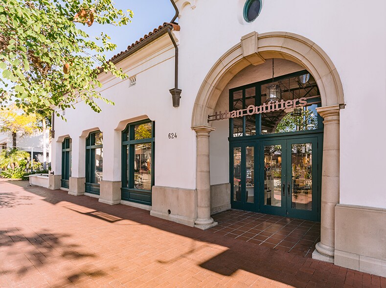 More Photos Of 622 State St, Santa Barbara Storefront For Sale