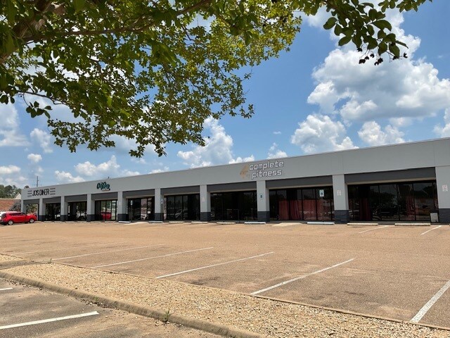 Primary Photo Of 912 Municipal Dr, Brandon Storefront For Lease