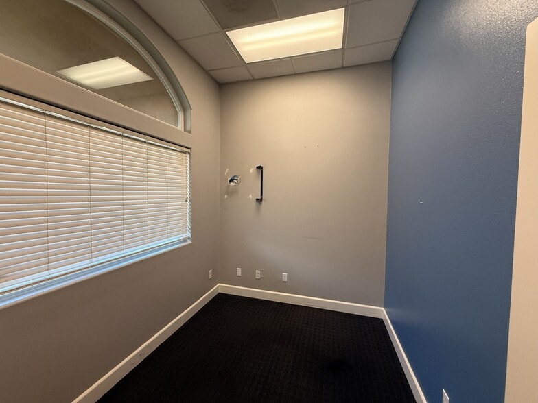 More Photos Of 204-210 E Enos Dr, Santa Maria Office For Lease