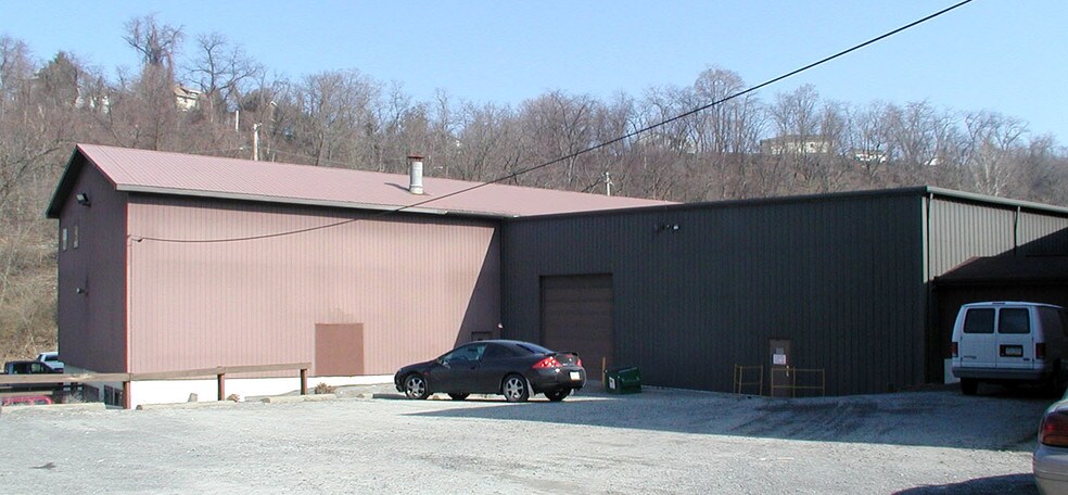 More Photos Of 130 Entrance Dr, New Kensington Warehouse For Lease