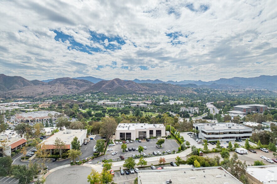 More Photos Of 5703 Corsa Ave, Westlake Village Office For Lease