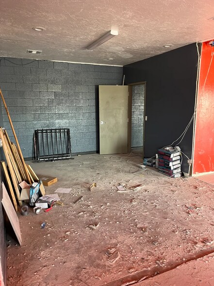 More Photos Of 5310 N Rockwell Ave, Bethany Industrial For Sale