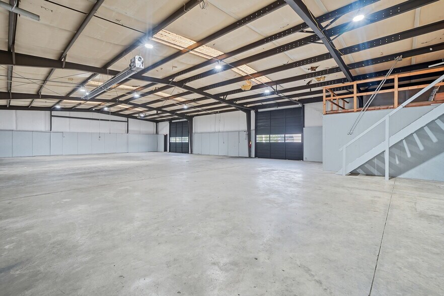 More Photos Of 2025 Marshall Huff Rd, Dallas Warehouse For Sale