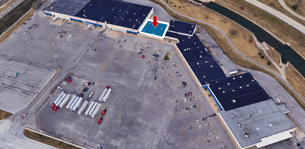 More Photos Of 9797-10161 E Admiral Pl, Tulsa Showroom For Lease