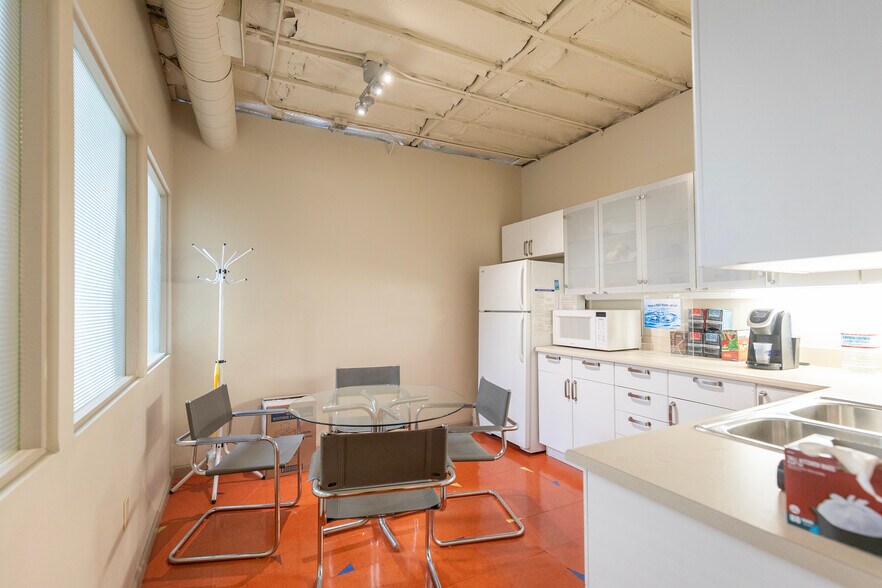 More Photos Of 1912 F St, Sacramento Office For Sale