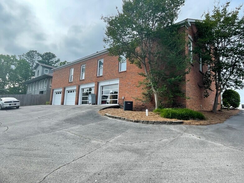 More Photos Of 2031 Shady Crest Dr, Birmingham Office For Sale