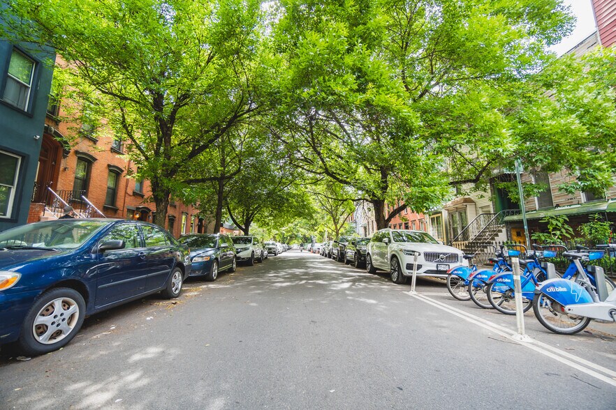 More Photos Of 128 India St, Brooklyn Storefront Retail Residential For Sale