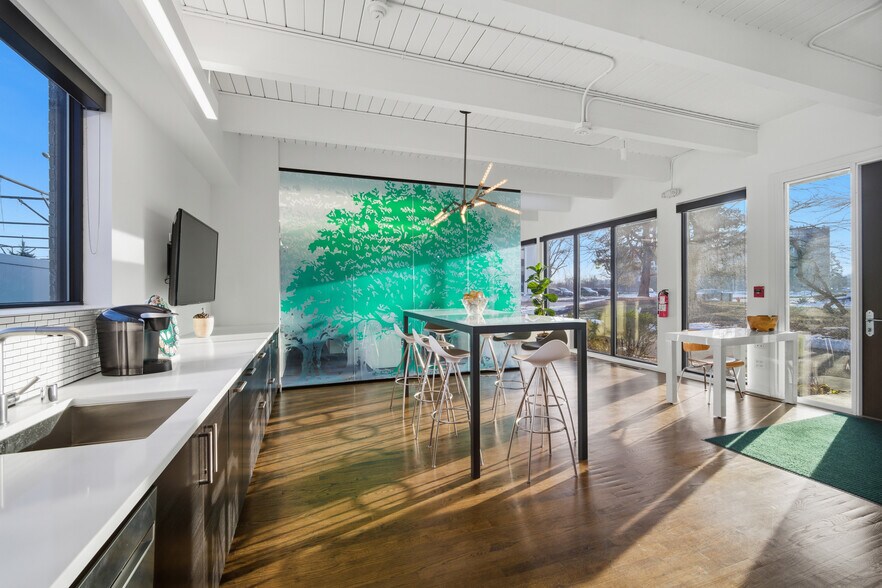 More Photos Of 836 Skokie Blvd, Northbrook Office For Sale