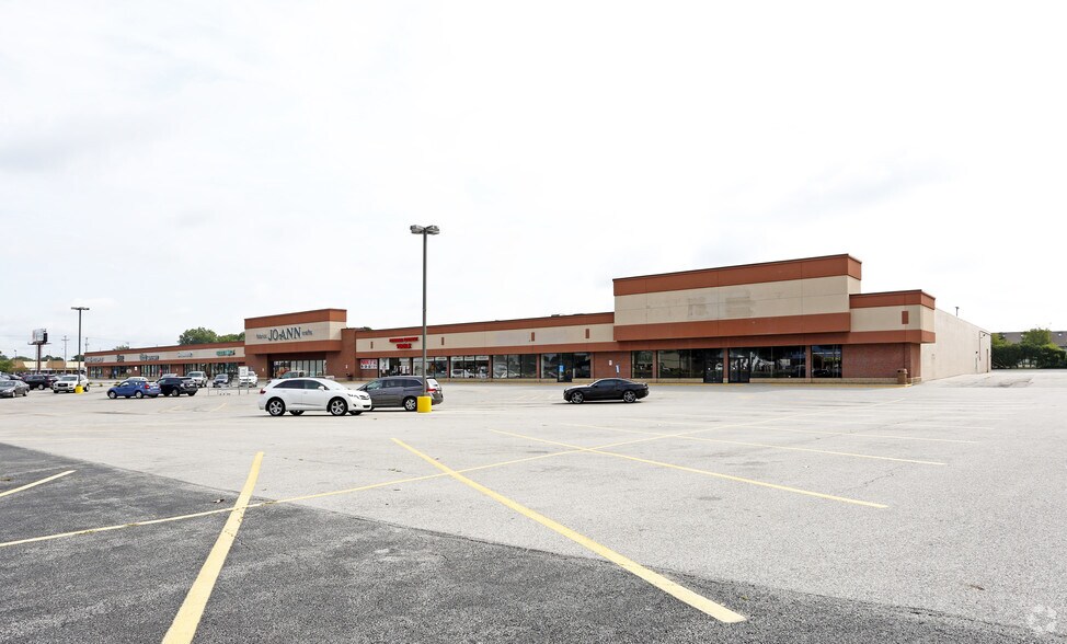 More Photos Of 2505-2527 S Reynolds Rd, Toledo Unknown For Lease