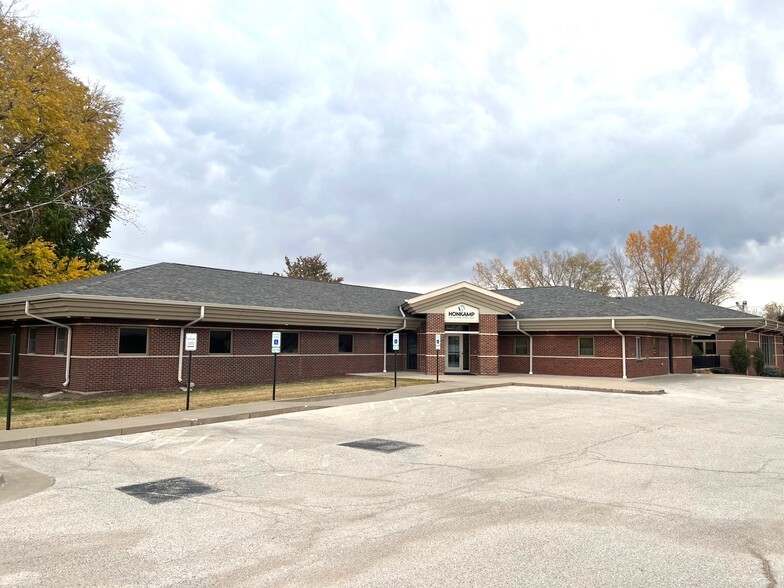 Primary Photo Of 908 W 35th St, Davenport Office For Sale