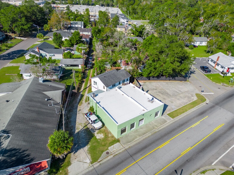 More Photos Of 2203 Skidaway Rd, Savannah Freestanding For Sale