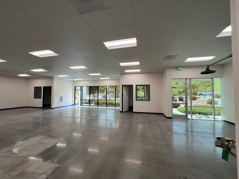 More Photos Of 7090 Miratech Dr, San Diego Unknown For Lease