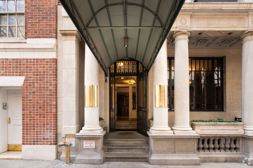 More Photos Of 110 E 71st St, New York Apartments For Lease