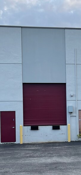 More Photos Of 2740-2764 NW 112th Ave, Doral Warehouse For Lease