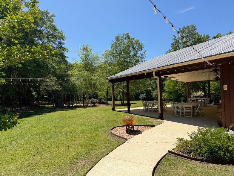 More Photos Of 4950 S County Road 20, Ozark Freestanding For Sale