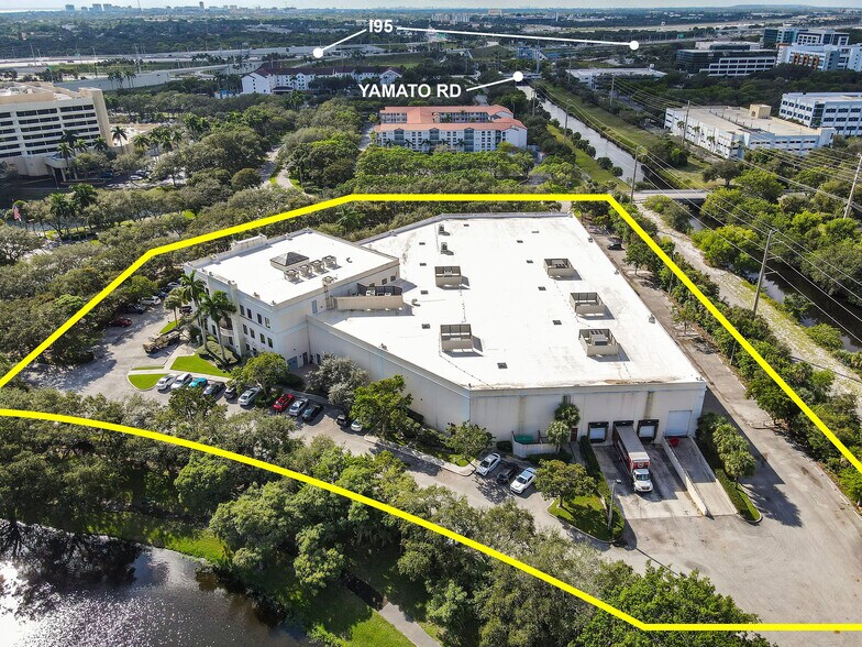 More Photos Of 701 Park of Commerce Blvd, Boca Raton Light Distribution For Lease