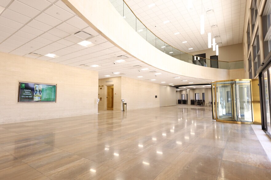 More Photos Of 802 N Carancahua St, Corpus Christi Office For Lease