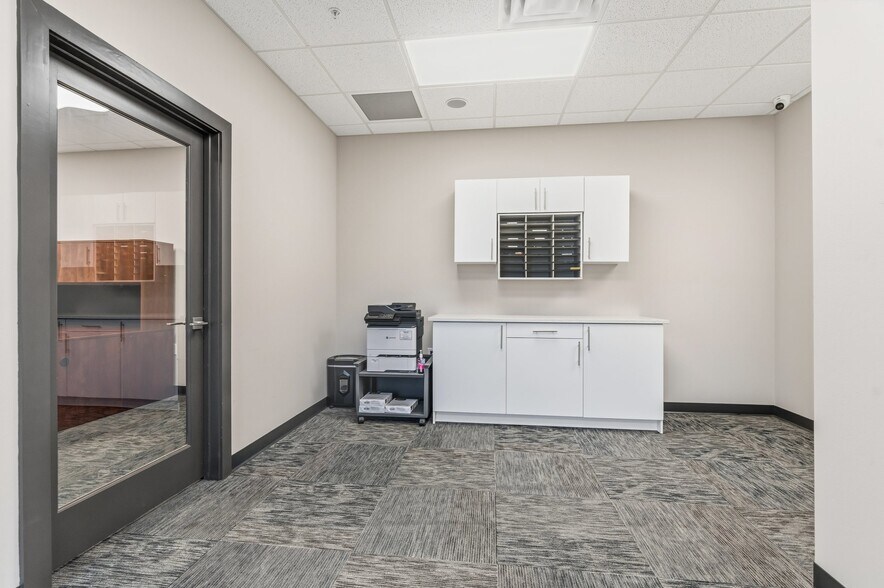 More Photos Of 131 S Country Club Rd, Lake Mary Office For Sale
